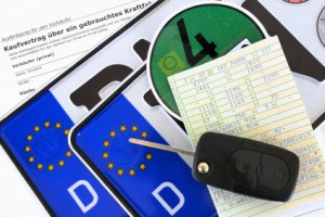Fahrzeugpapiere und Autokennzeichen